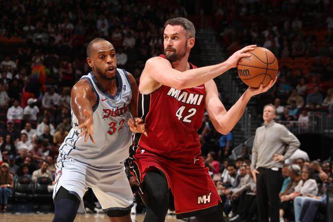 决胜时刻:最后一攻,王强三分绝杀定局! 决胜时刻:最后一攻,王强三分绝杀定局!