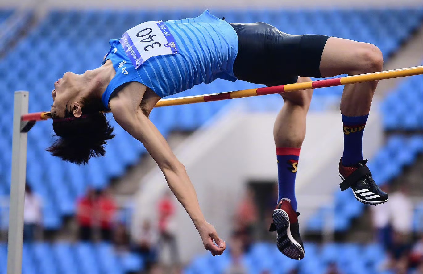 明星之战:张伟狂砍30+,全场焦点! 明星之战:张伟狂砍30+,全场焦点!