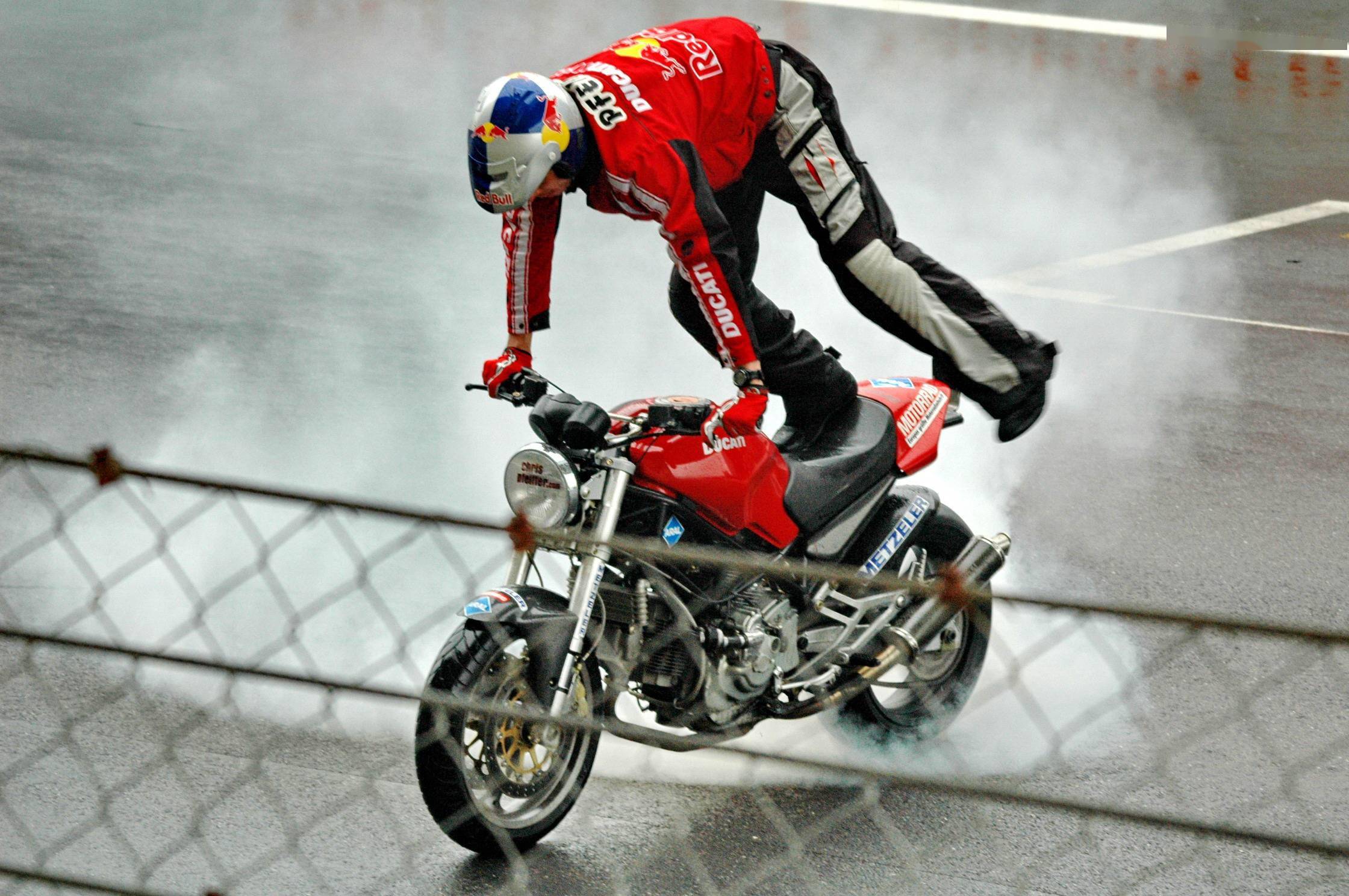 JiuyouAPP下载-赛车特技表演，极限动作震撼全场