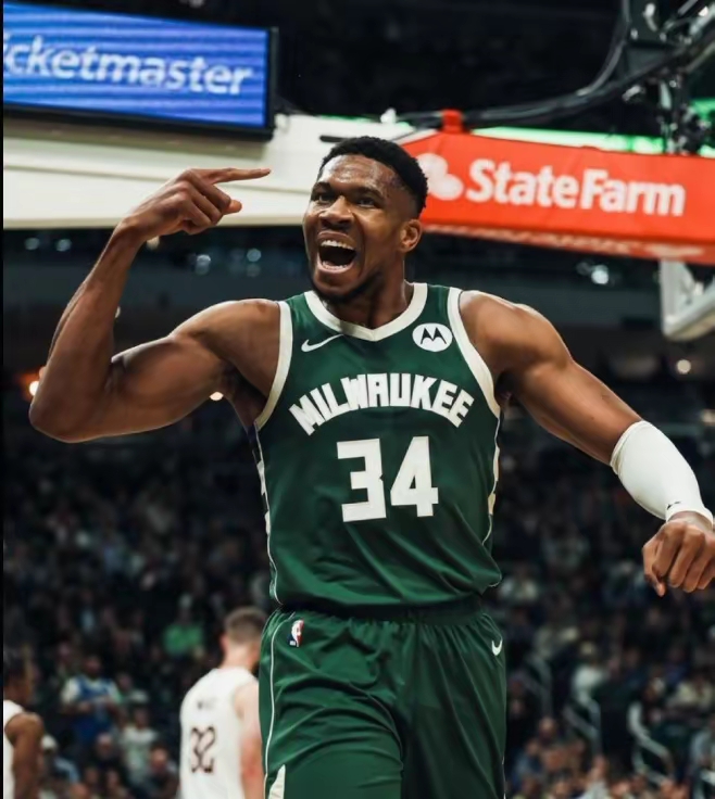 字母哥表现出色带领雄鹿夺冠