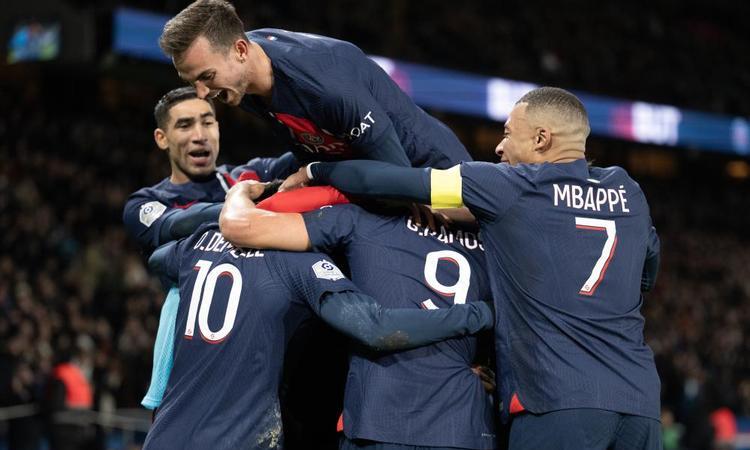 法甲逆袭瞬间，球迷反应热烈