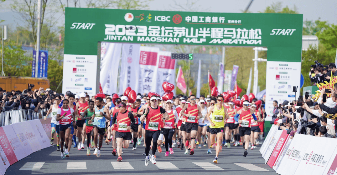 关于大型城市马拉松接力赛，团队合作共创佳绩的信息