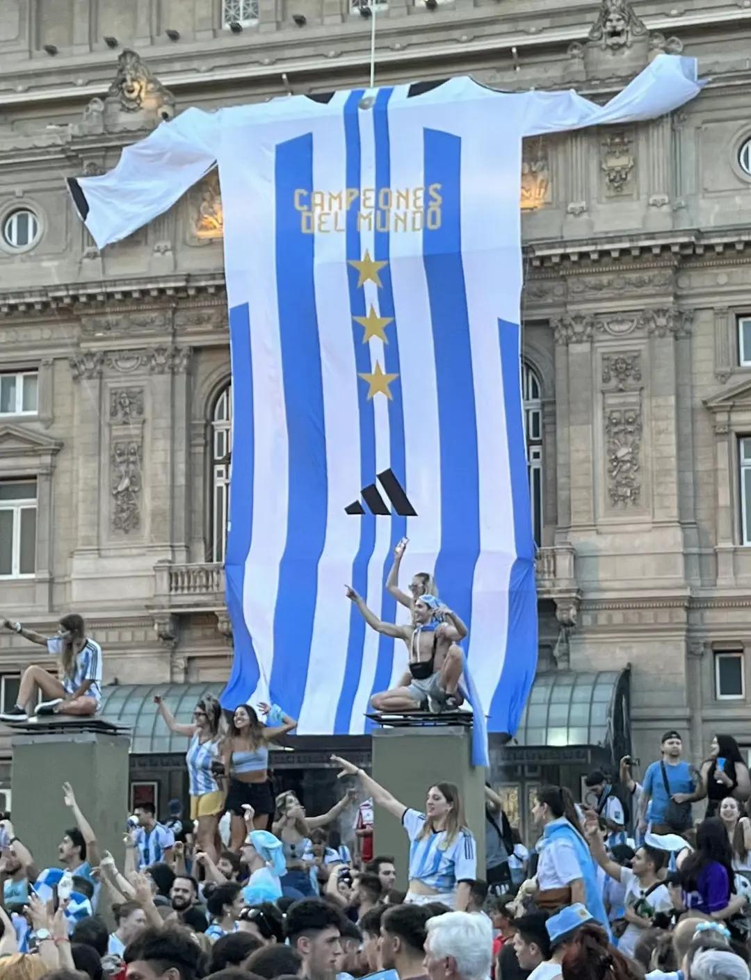 九游下载官网-关于球迷狂欢：疯狂应援背后的动人故事的信息