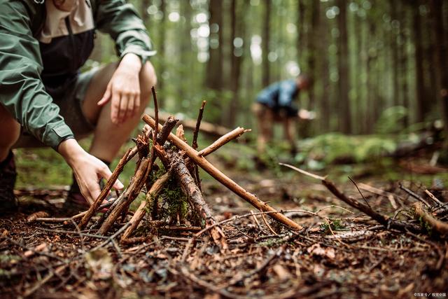 关于自然探险穿越赛，野外冒险挑战生存技能的信息