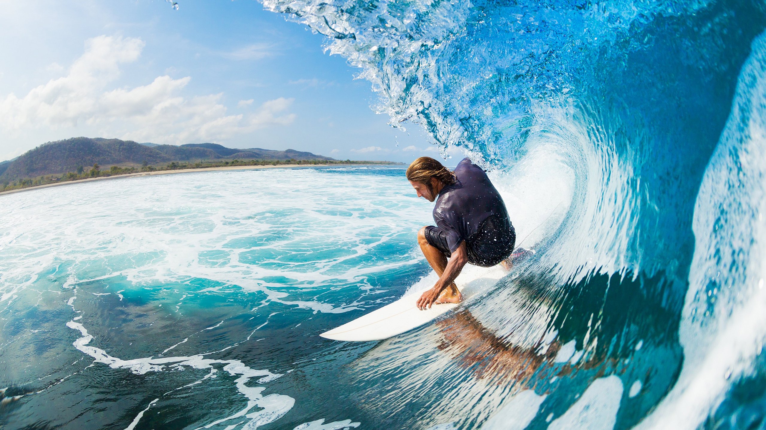 摩洛哥骑手阿米尔·本·哈桑在2024年巴黎奥运会三项赛中获得第20名,展现出色表现。